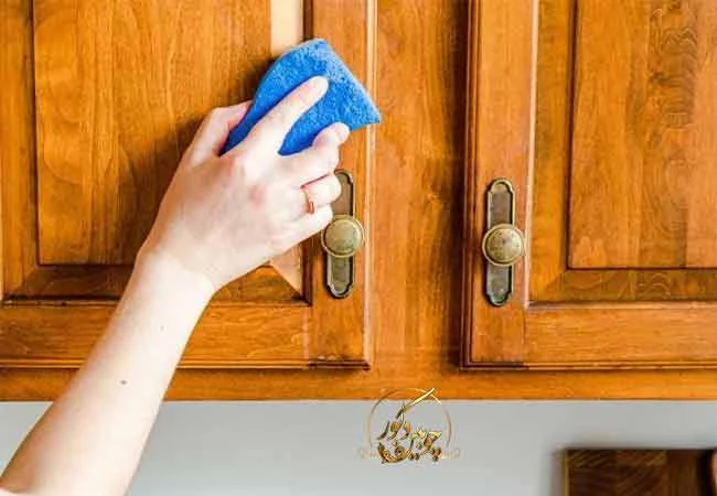 تمیزکردن کابینت آشپزخانه